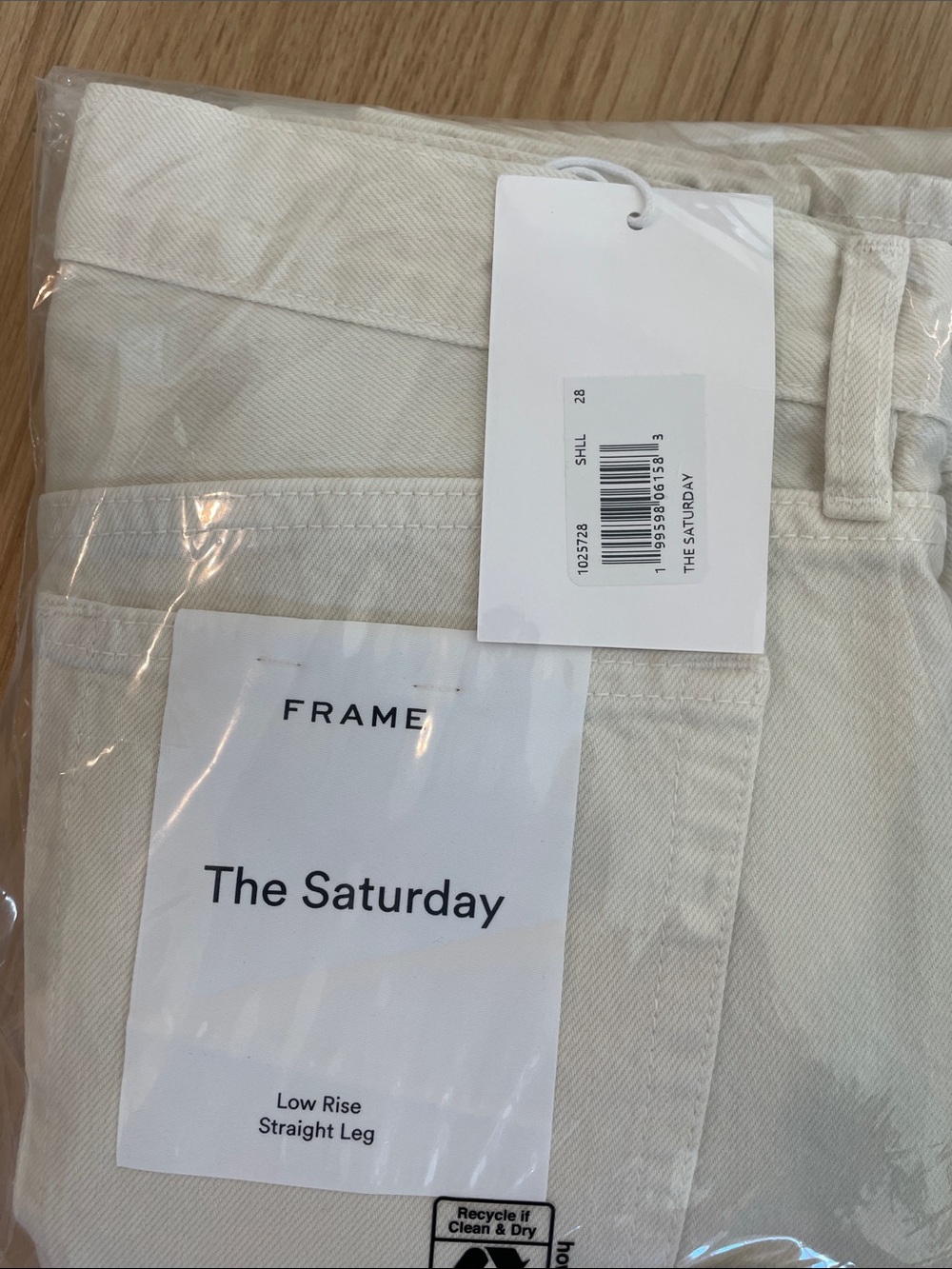 Frame Denim The Saturday Low-Rise Straight Leg Pants in Cream